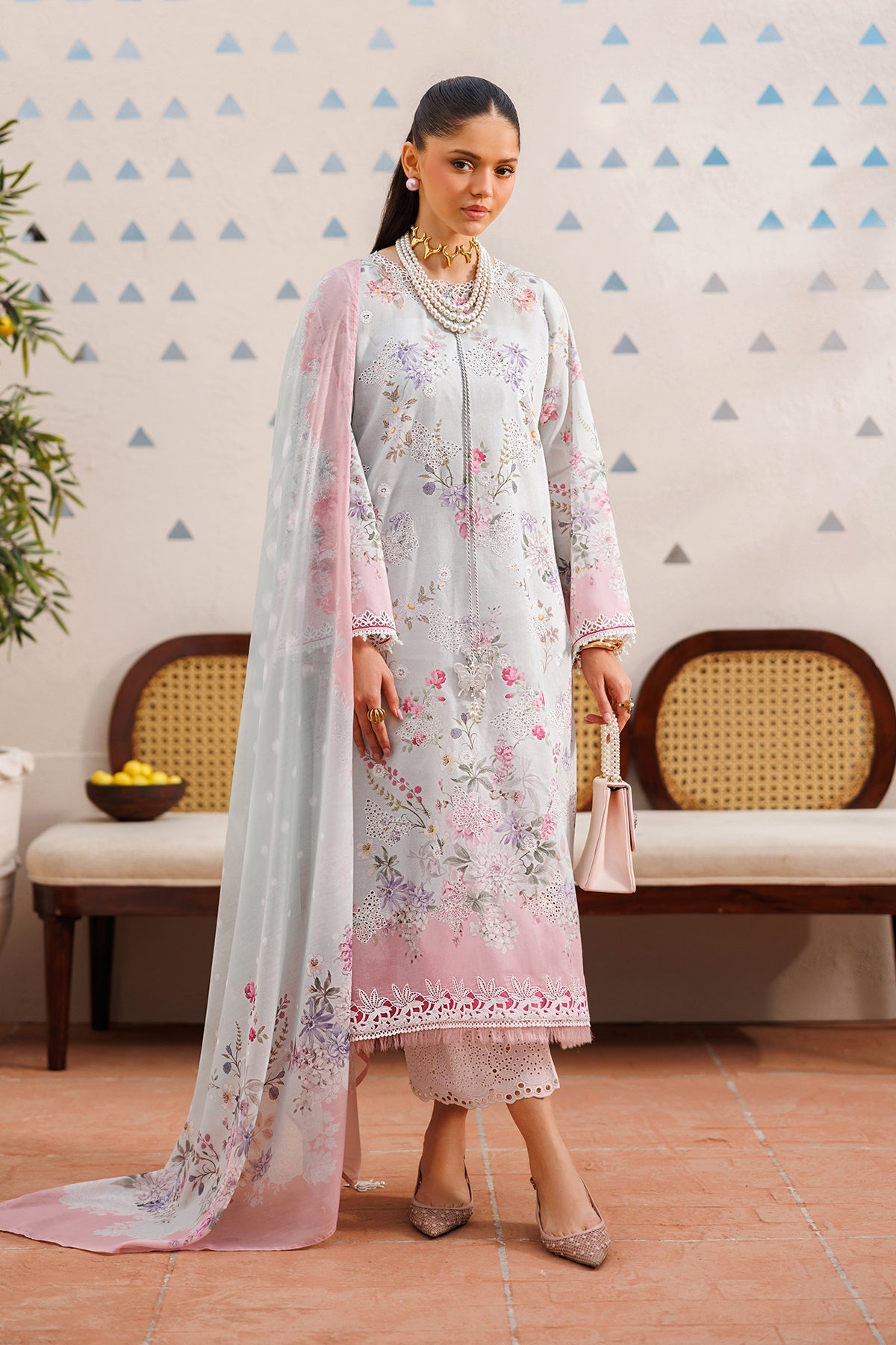 Baroque | Embroidered lawn | UF-4394