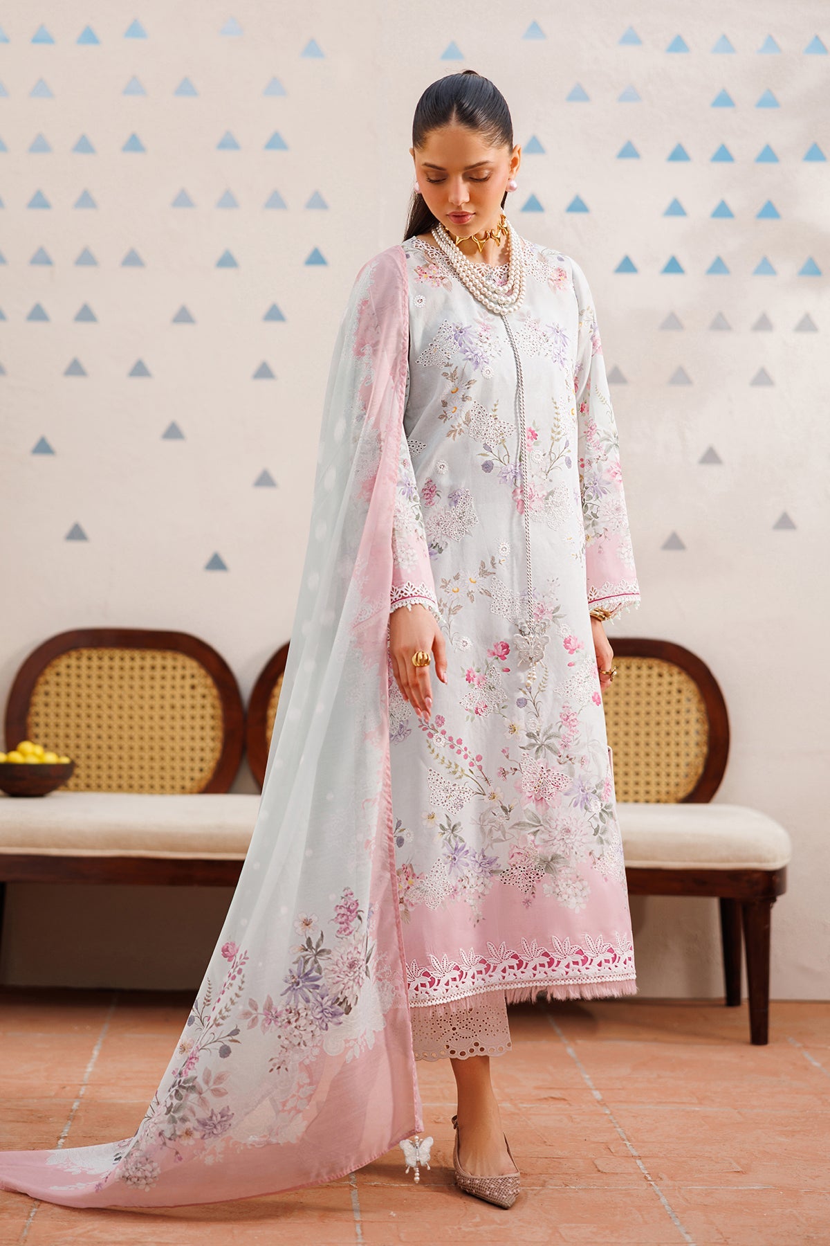 Baroque | Embroidered lawn | UF-4394