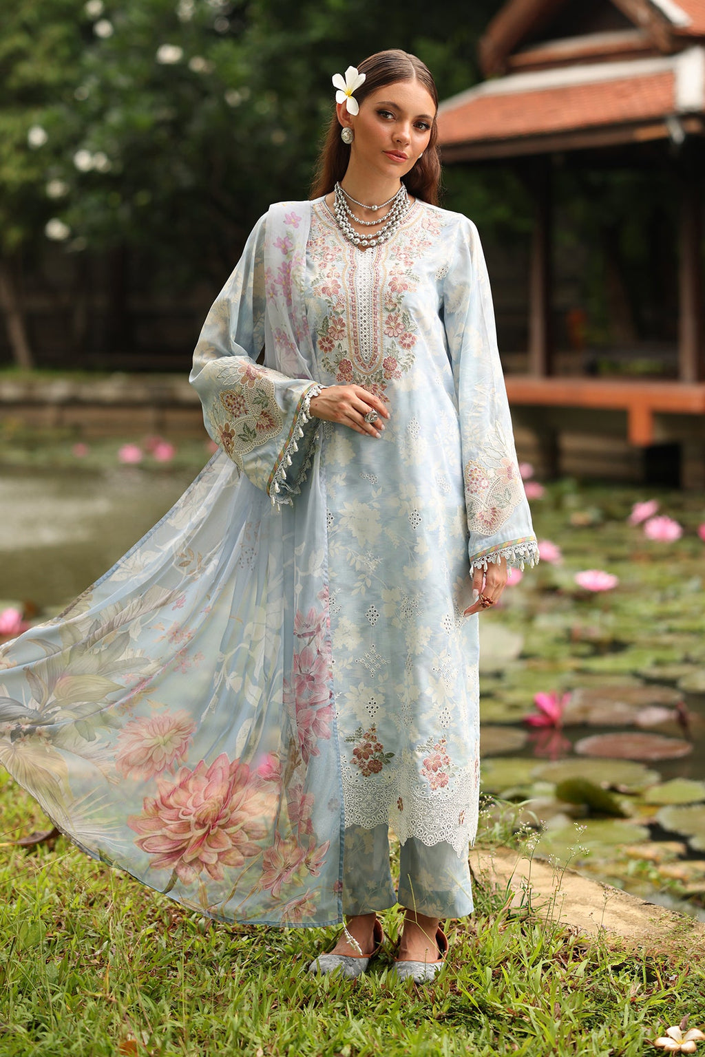 Baroque | Embroidered lawn | UF-4250