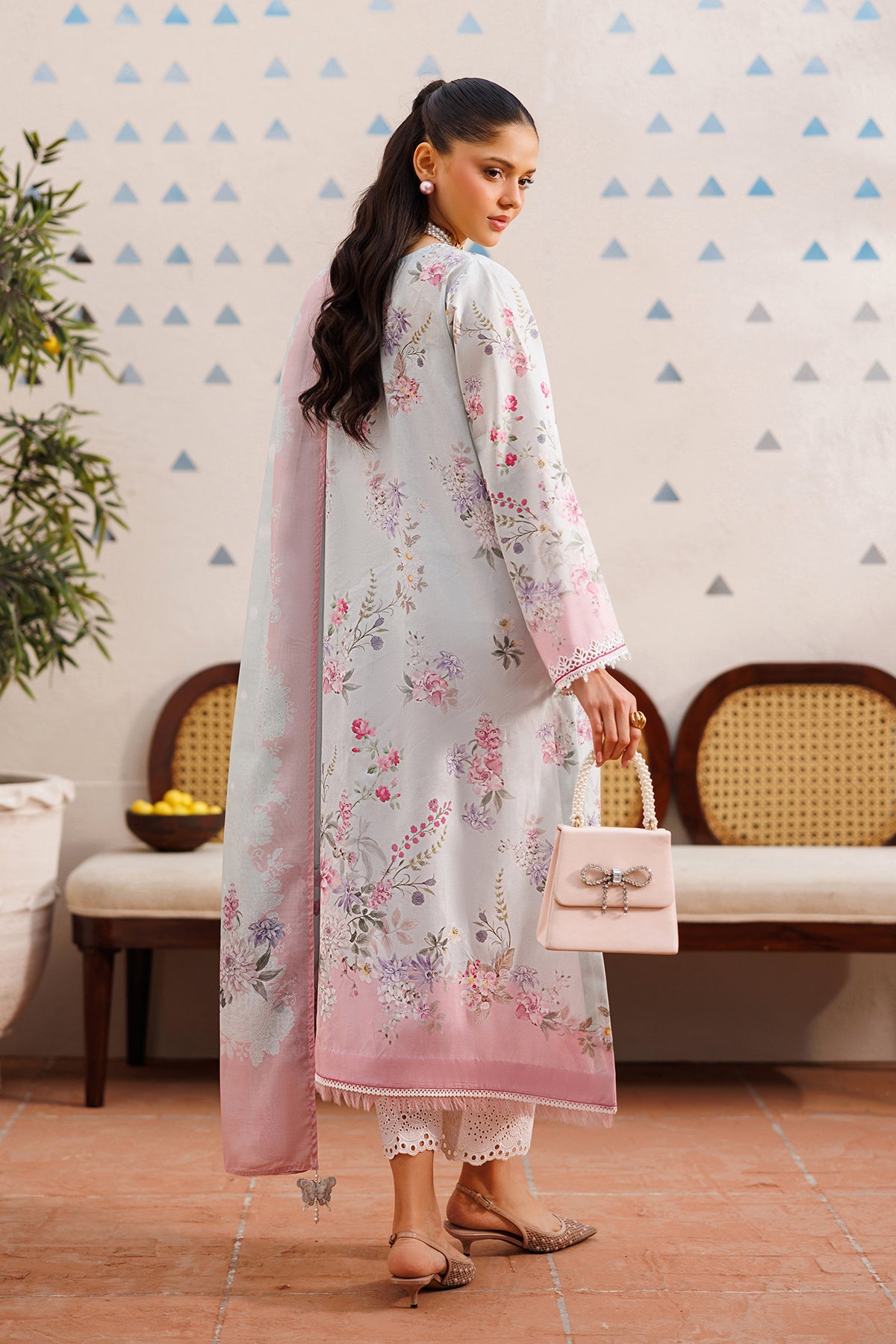 Baroque | Embroidered lawn | UF-4394