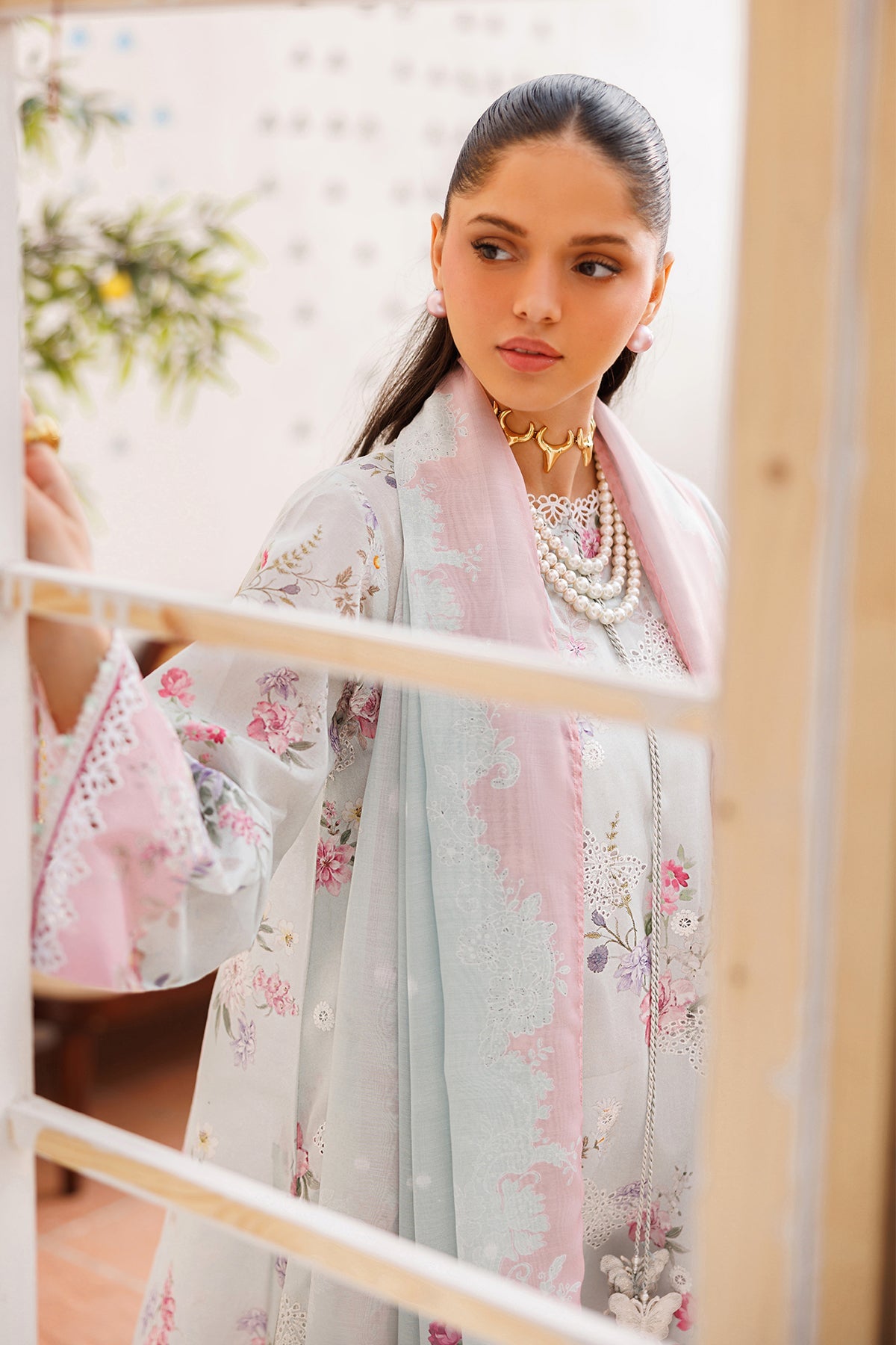 Baroque | Embroidered lawn | UF-4394