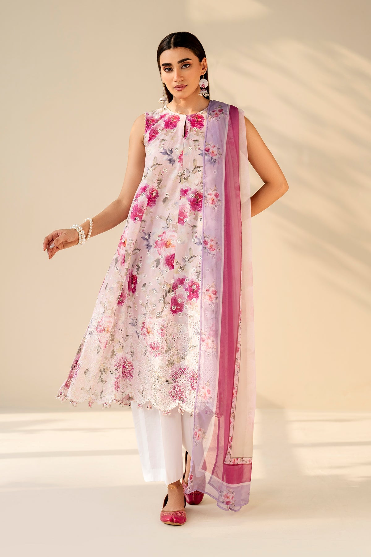 Baroque | Embroidered lawn | UF-4276