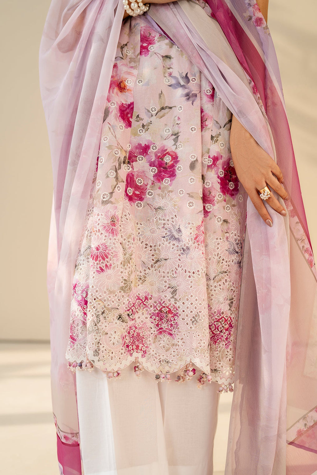 Baroque | Embroidered lawn | UF-4276