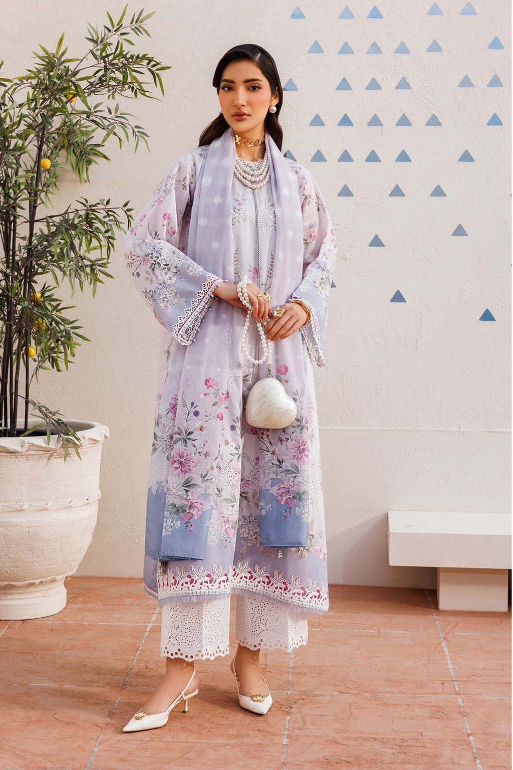 Baroque | Embroidered lawn | UF-4395