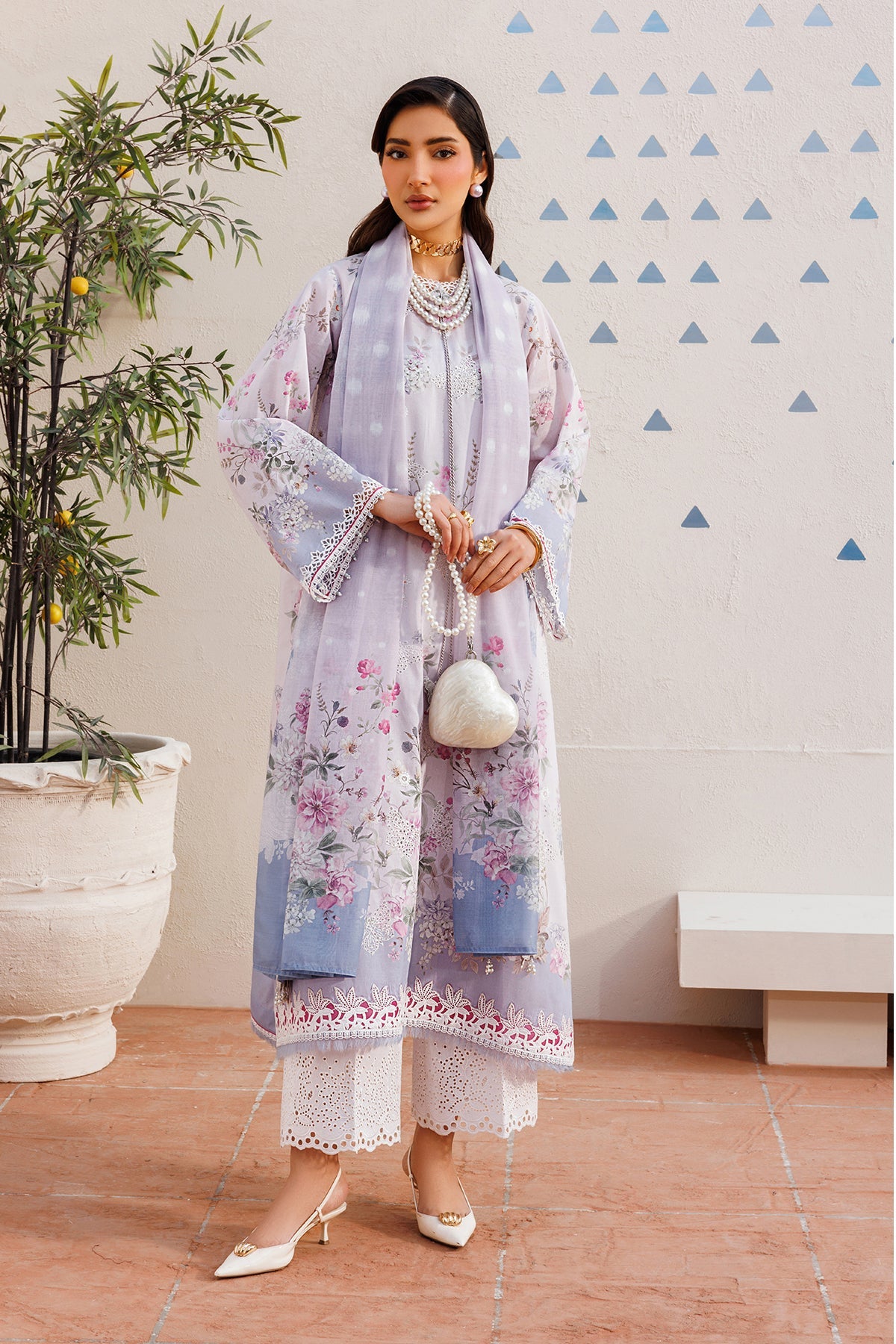 Baroque | Embroidered lawn | UF-4395