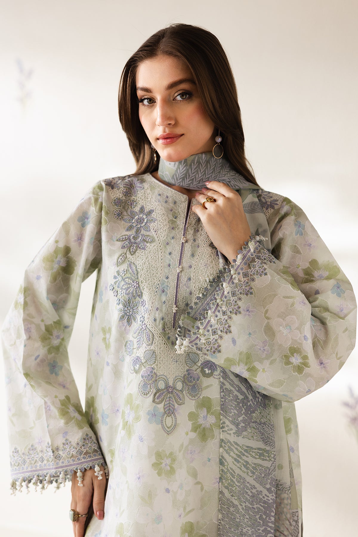 Baroque | Embroidered lawn | UF-4425