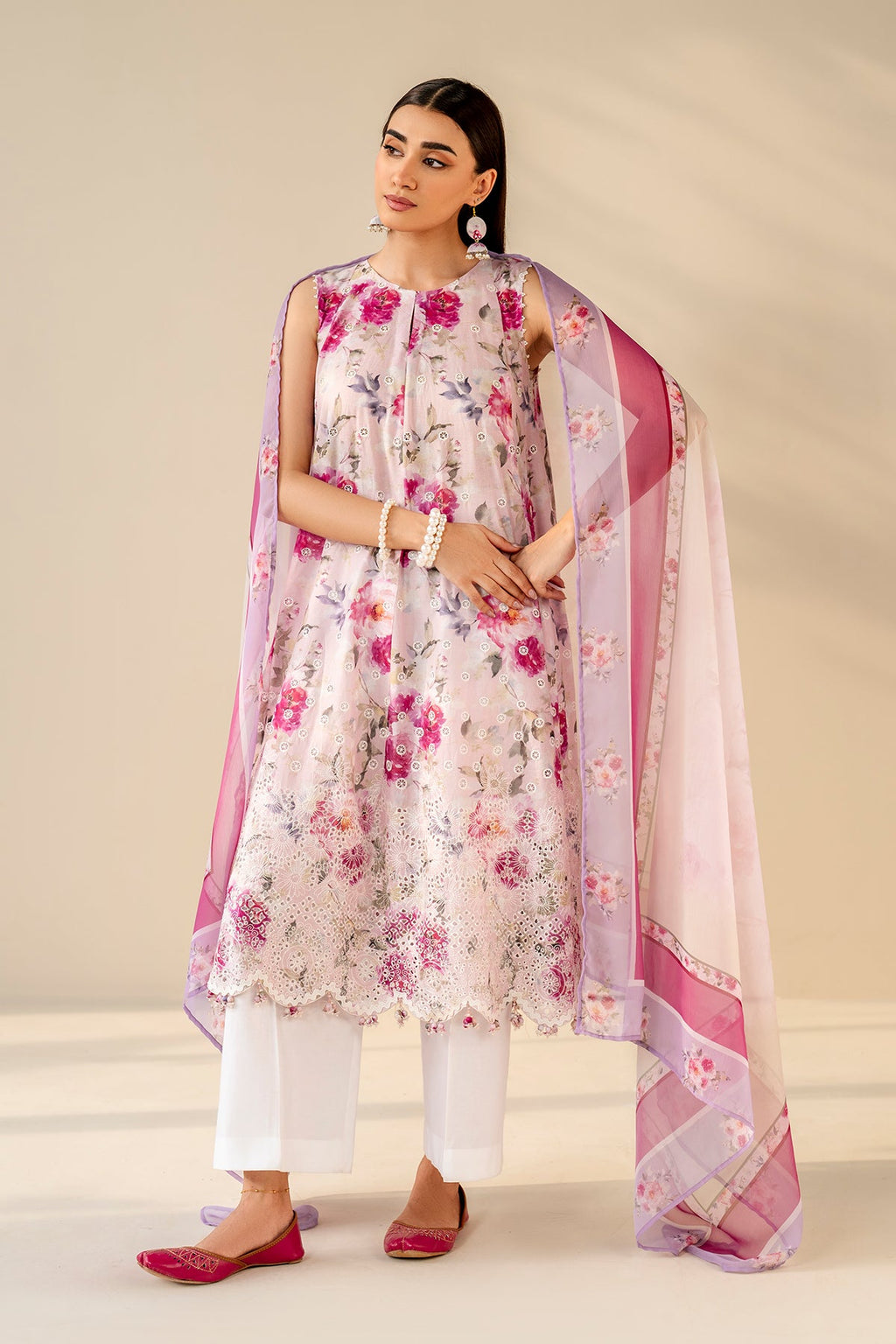 Baroque | Embroidered lawn | UF-4276