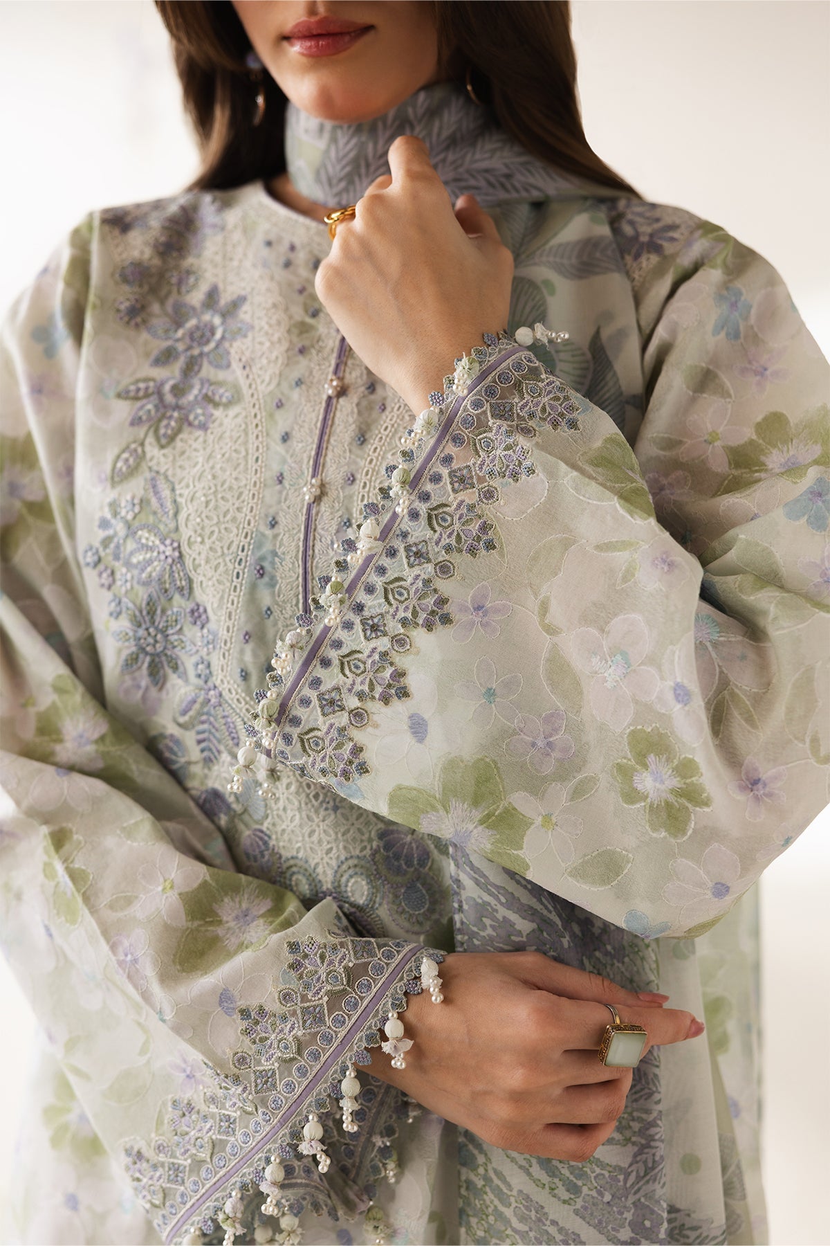 Baroque | Embroidered lawn | UF-4425