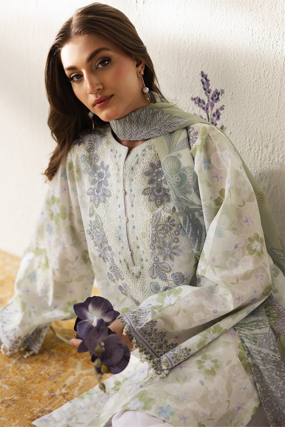 Baroque | Embroidered lawn | UF-4425