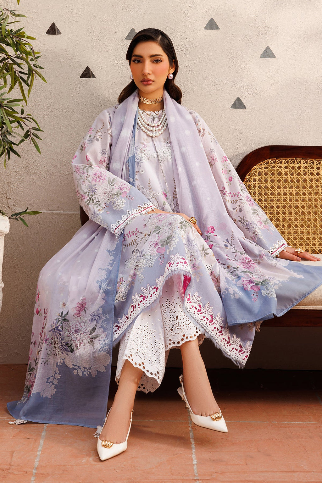 Baroque | Embroidered lawn | UF-4395