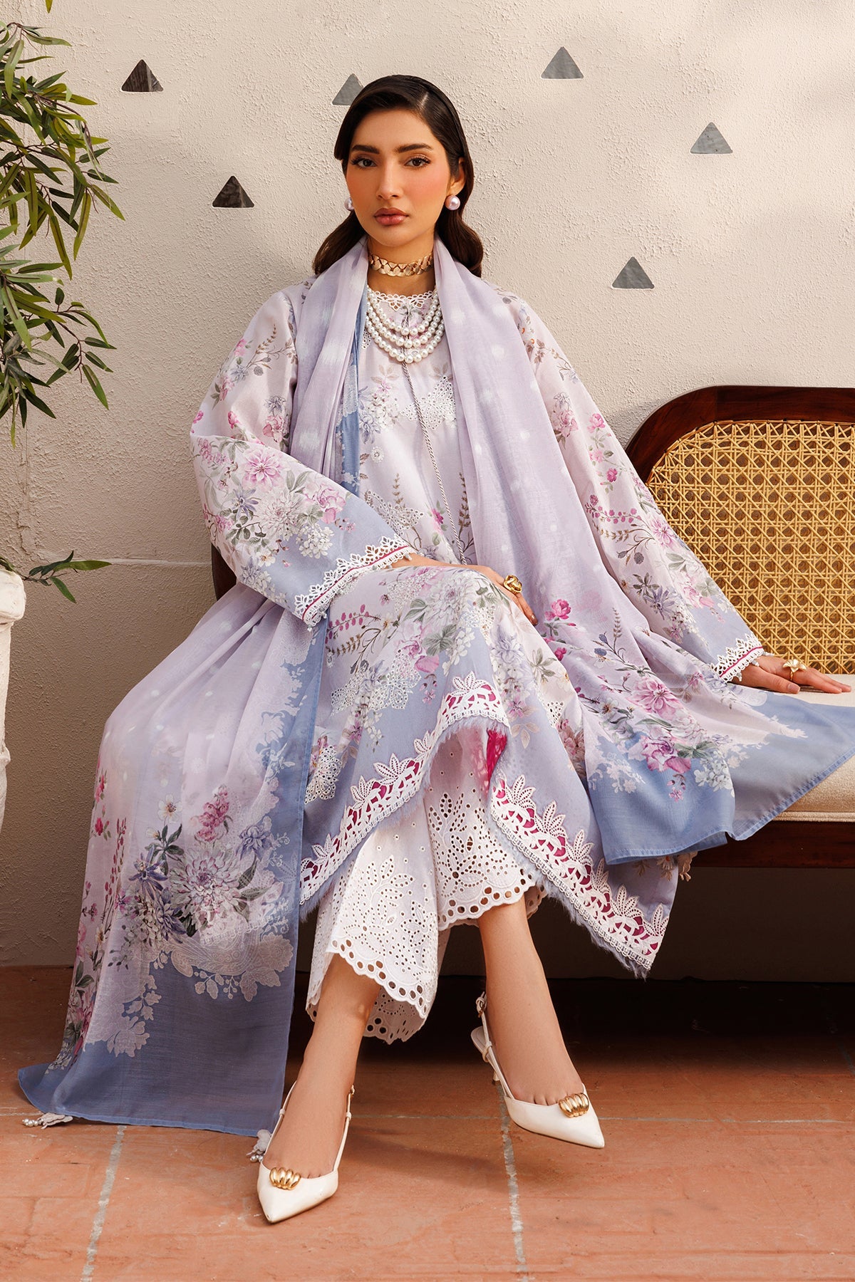 Baroque | Embroidered lawn | UF-4395
