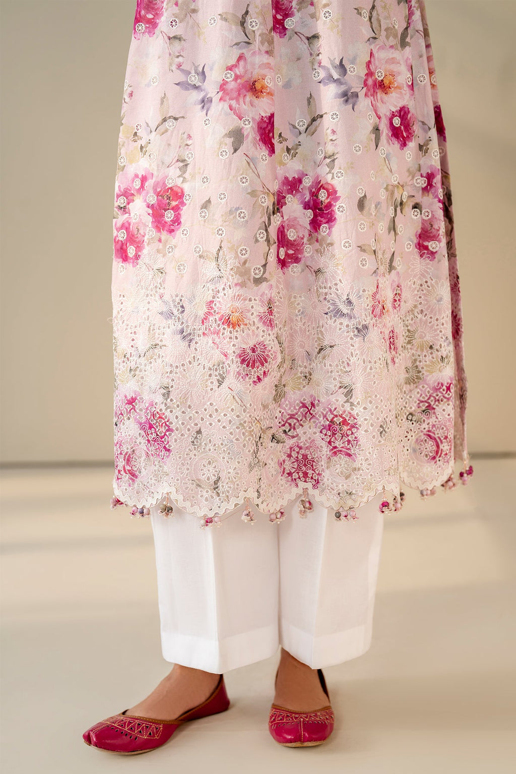 Baroque | Embroidered lawn | UF-4276
