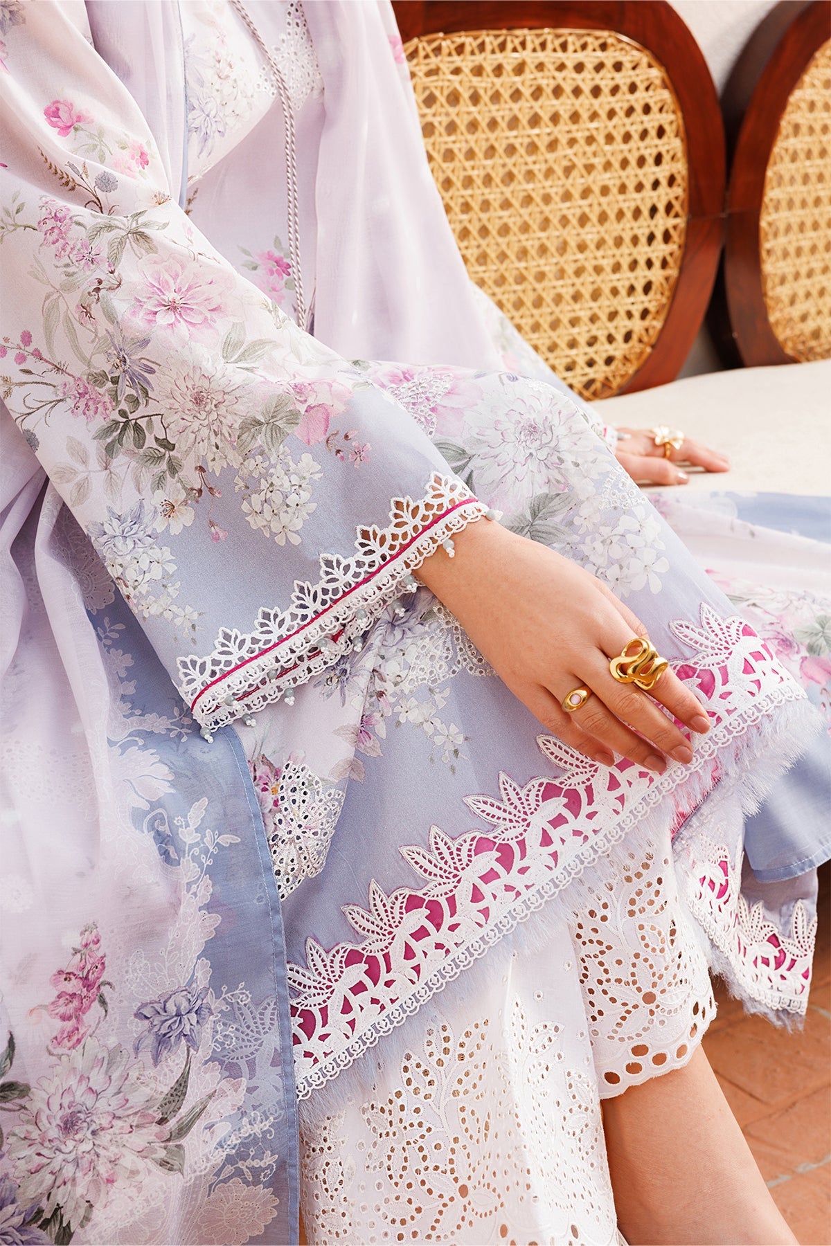 Baroque | Embroidered lawn | UF-4395