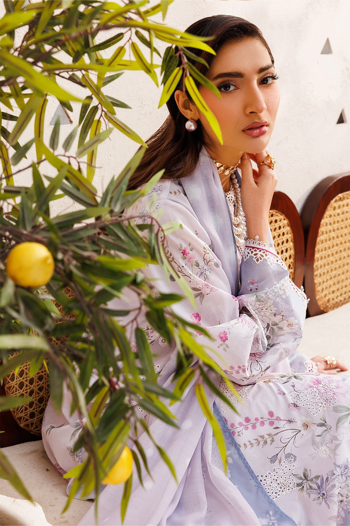 Baroque | Embroidered lawn | UF-4395