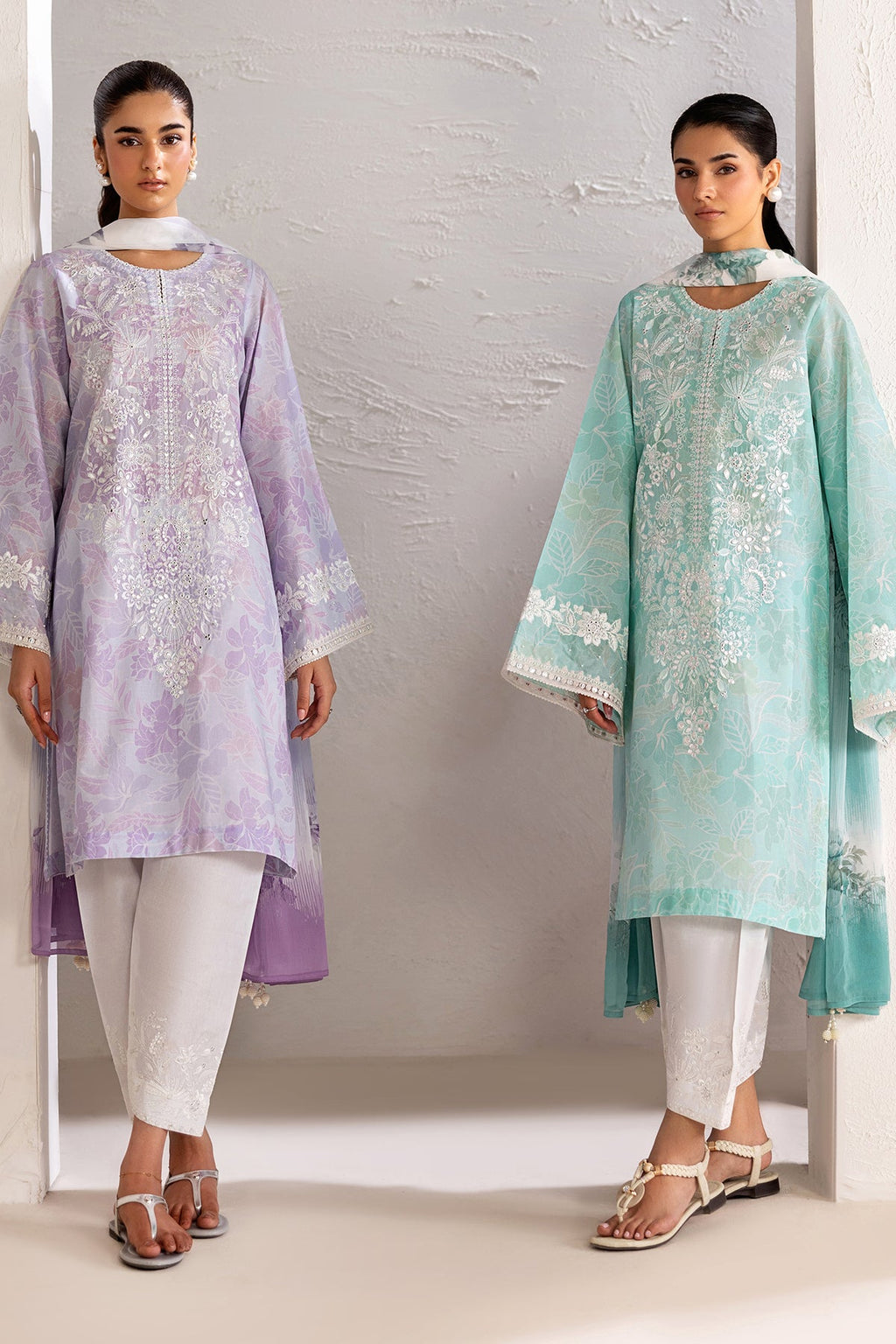 Baroque | Embroidered lawn | UF-4451
