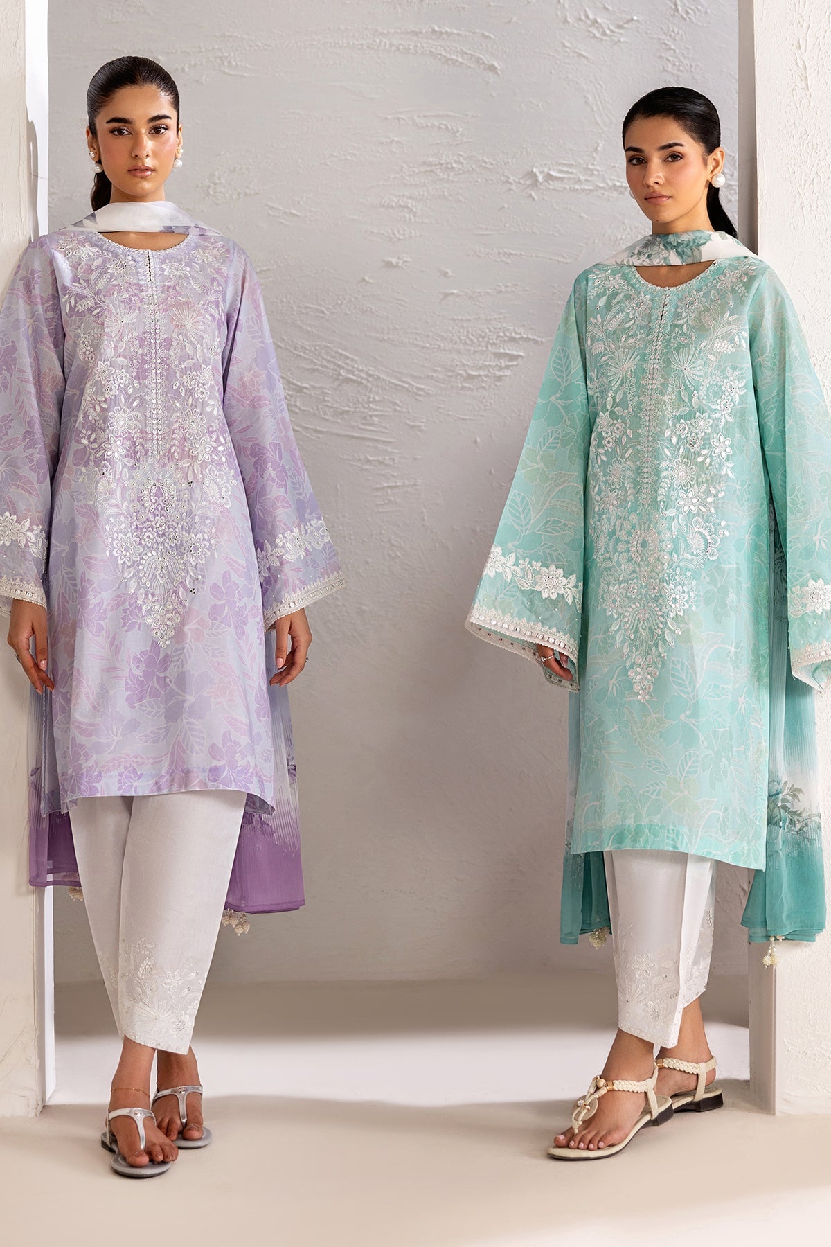 Baroque | Embroidered lawn | UF-4450