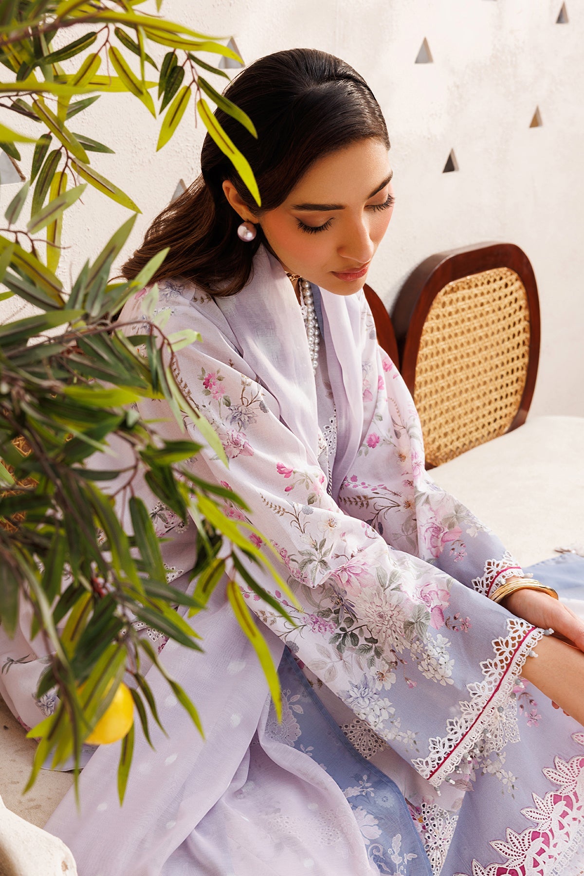 Baroque | Embroidered lawn | UF-4395