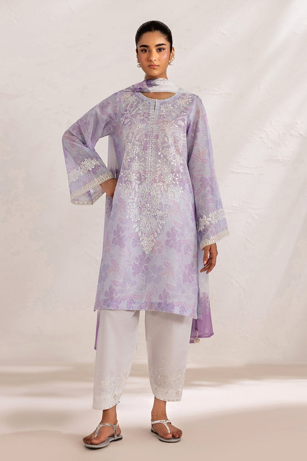 Baroque | Embroidered lawn | UF-4450