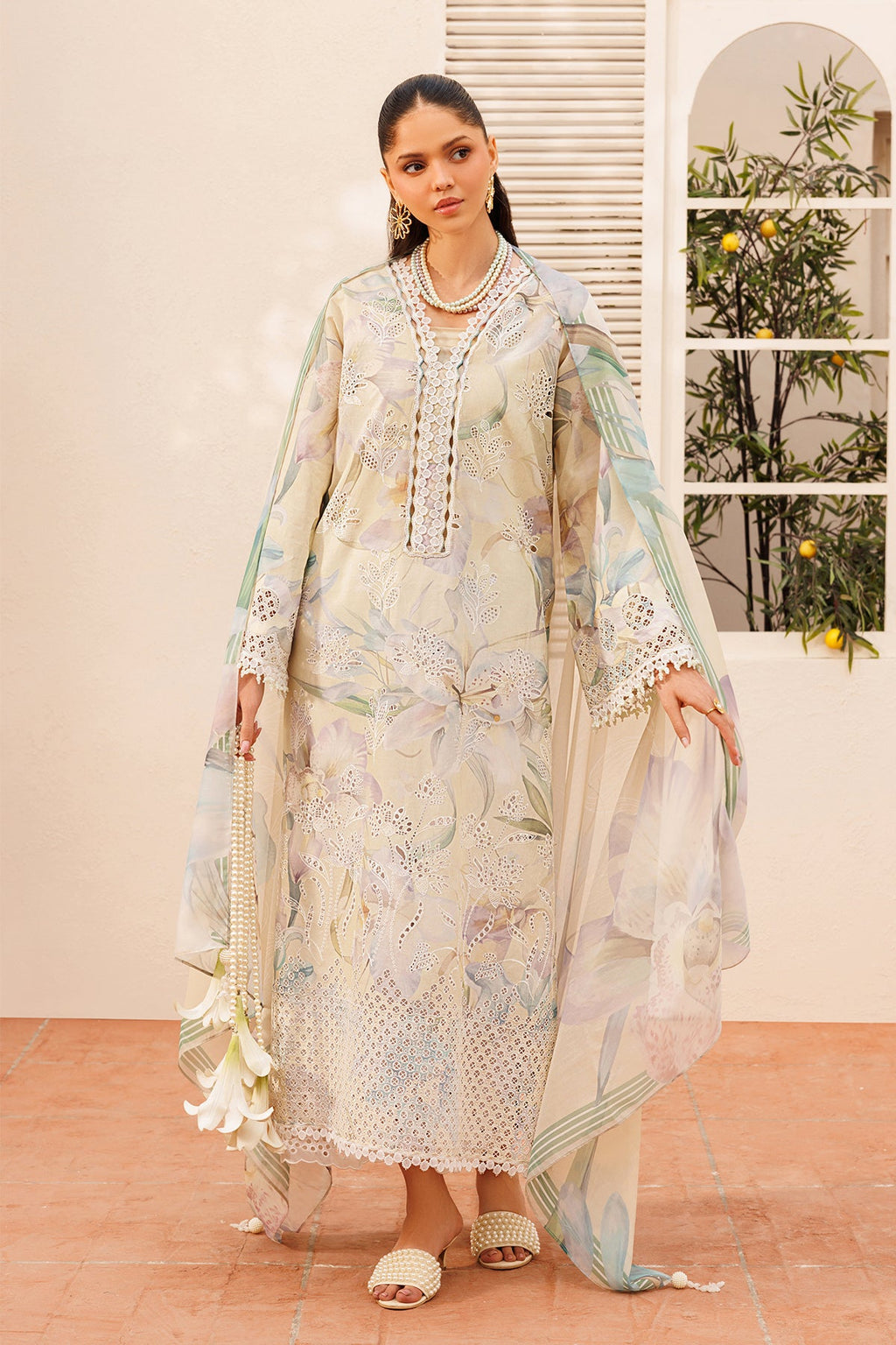 Baroque | Embroidered lawn | UF-4396