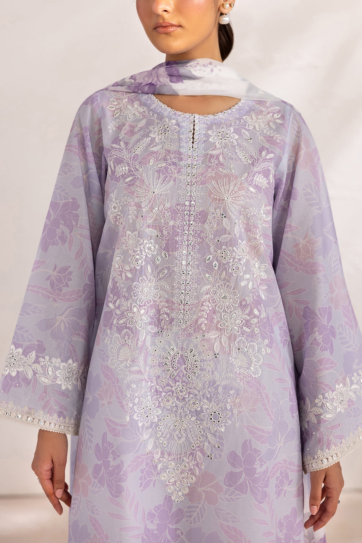 Baroque | Embroidered lawn | UF-4450