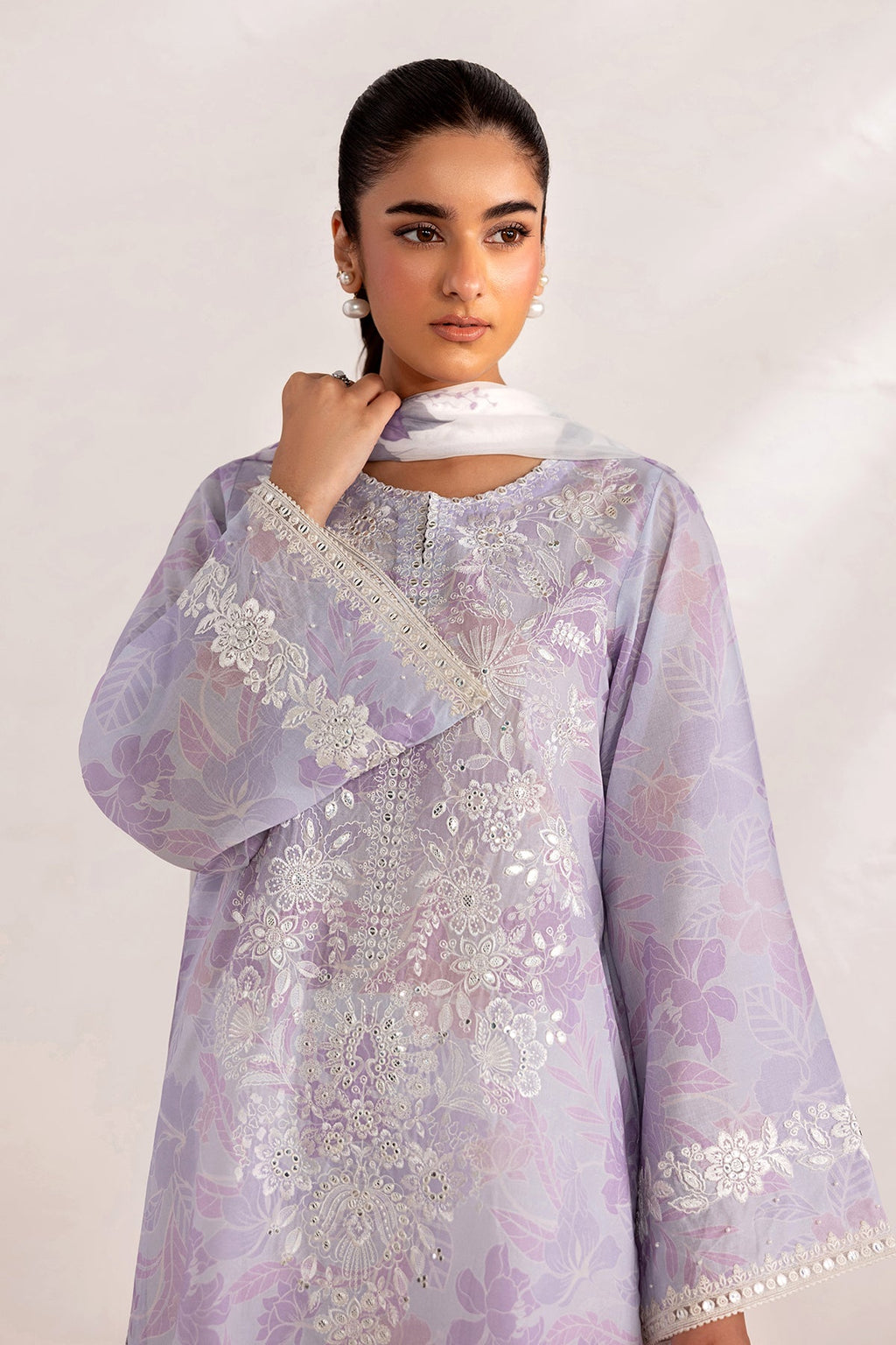 Baroque | Embroidered lawn | UF-4450
