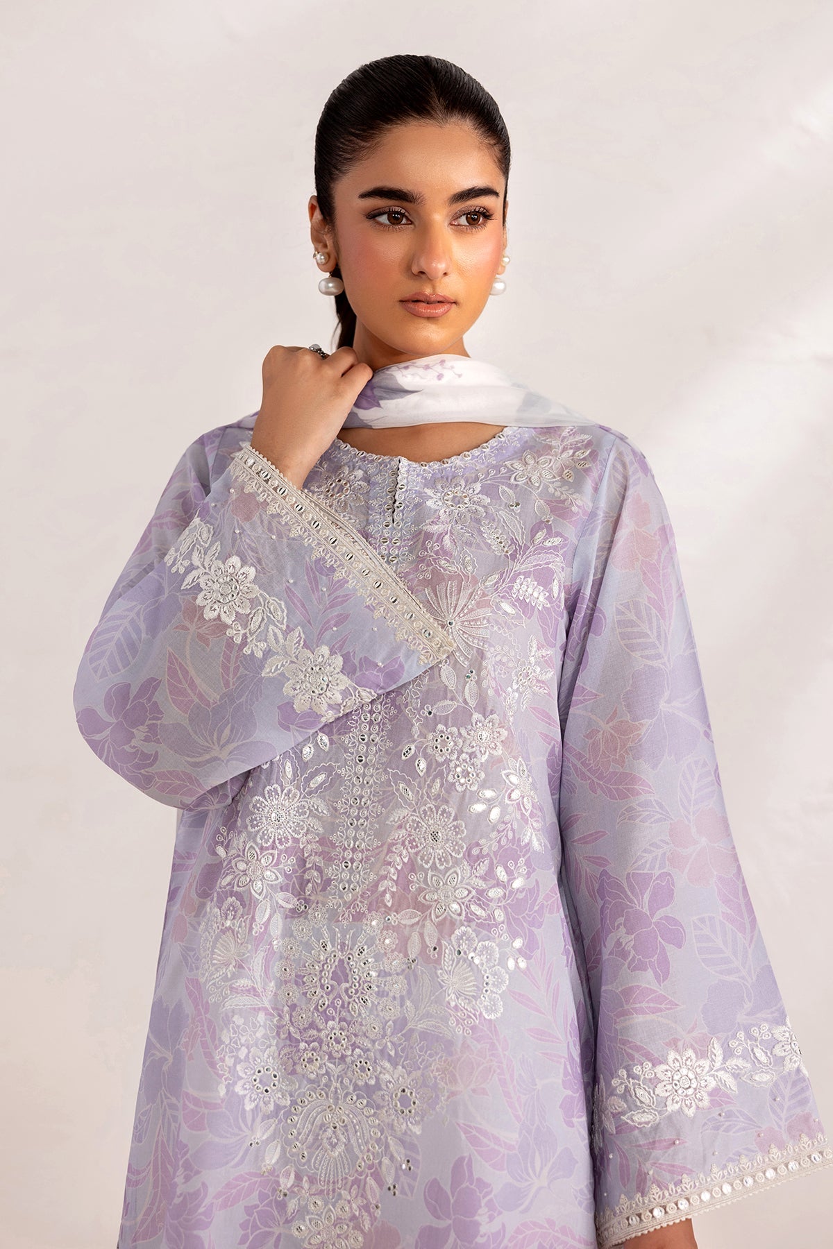 Baroque | Embroidered lawn | UF-4450