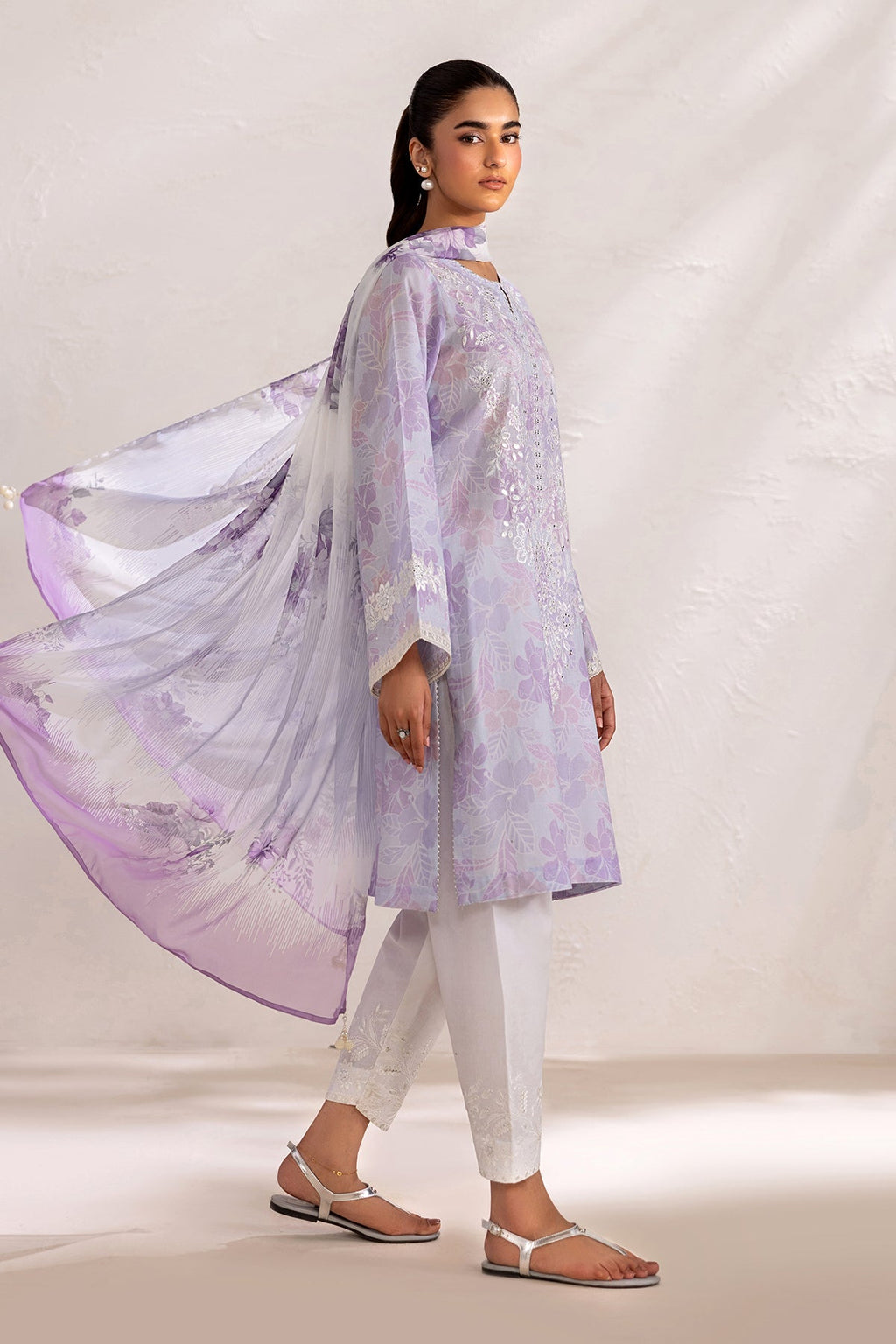 Baroque | Embroidered lawn | UF-4450