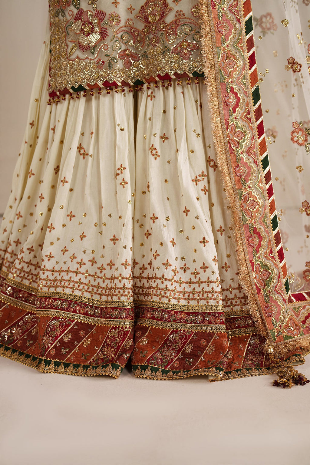 Baroque | EMBROIDERED NET | UF-4368