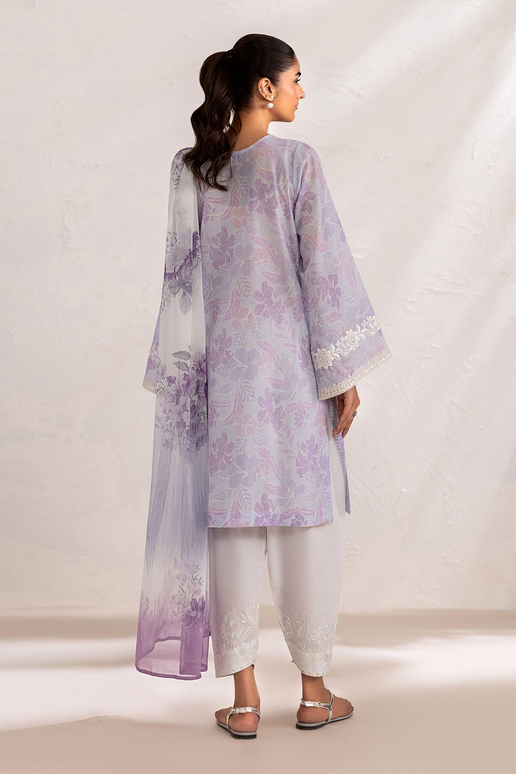 Baroque | Embroidered lawn | UF-4450