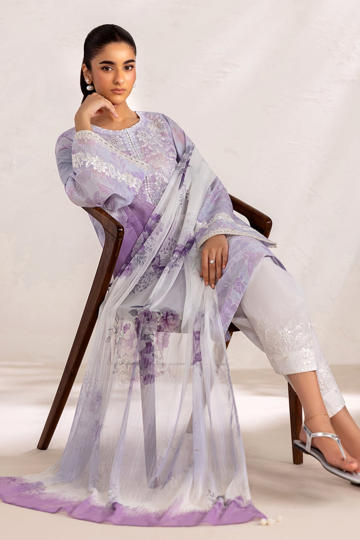 Baroque | Embroidered lawn | UF-4450
