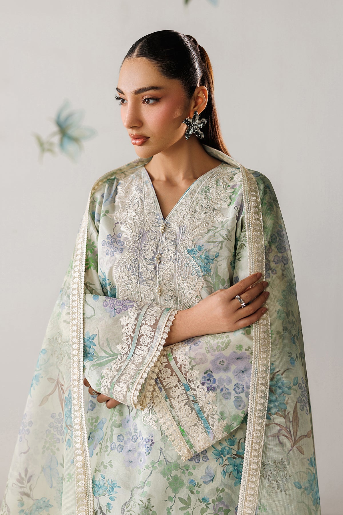 Baroque | Embroidered lawn | UF-4417
