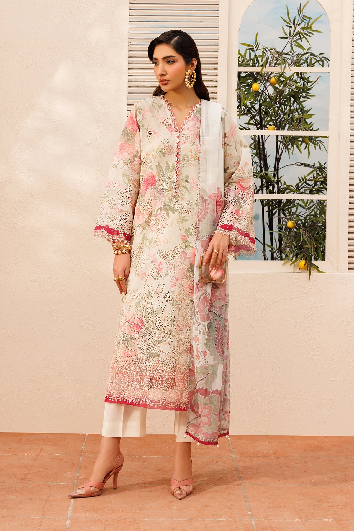 Baroque | Embroidered lawn | UF-4397