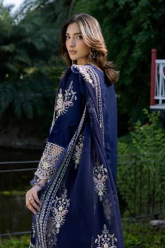 Raeesa | Amani Luxury Lawn | ZENVY