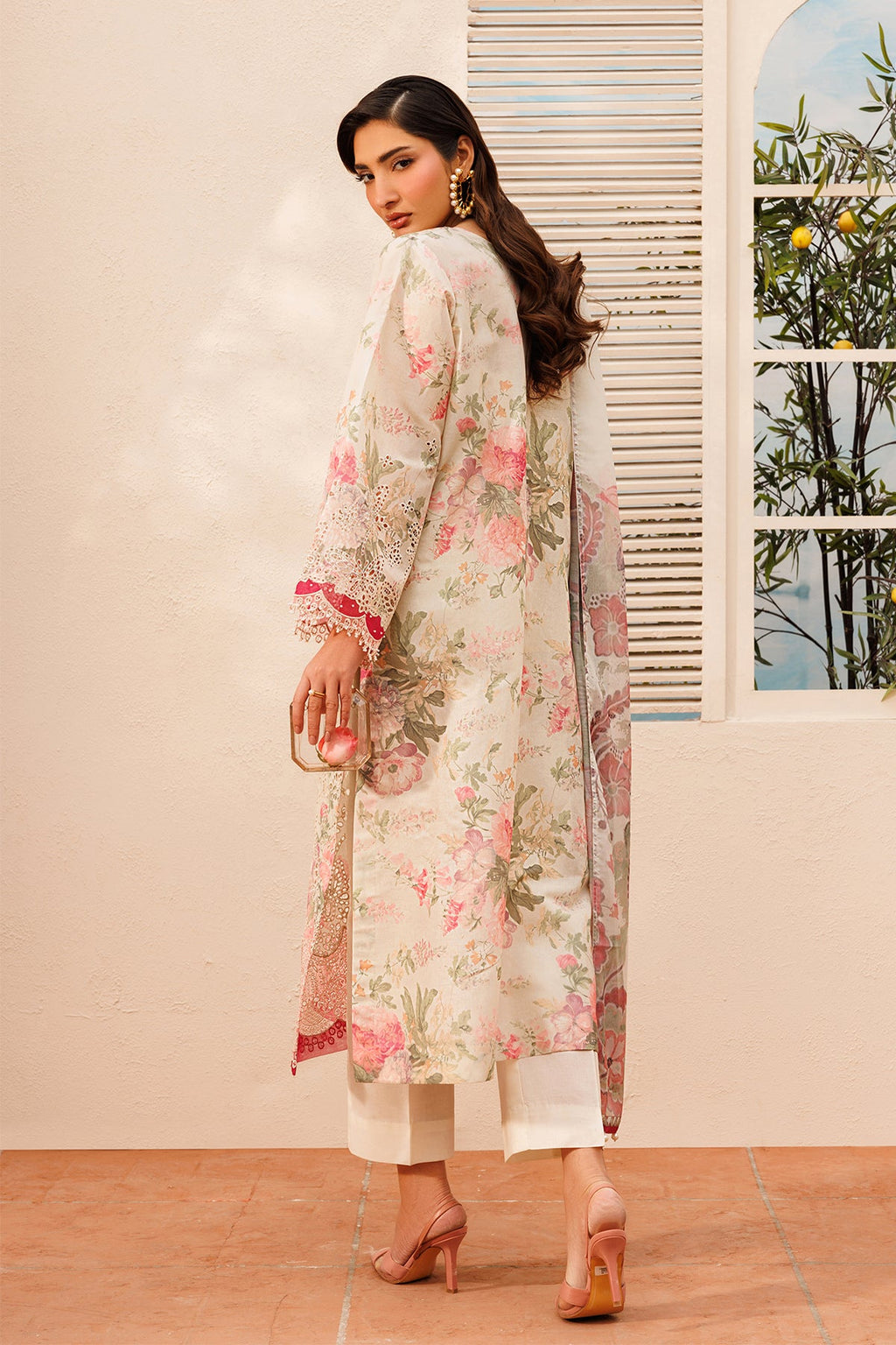 Baroque | Embroidered lawn | UF-4397
