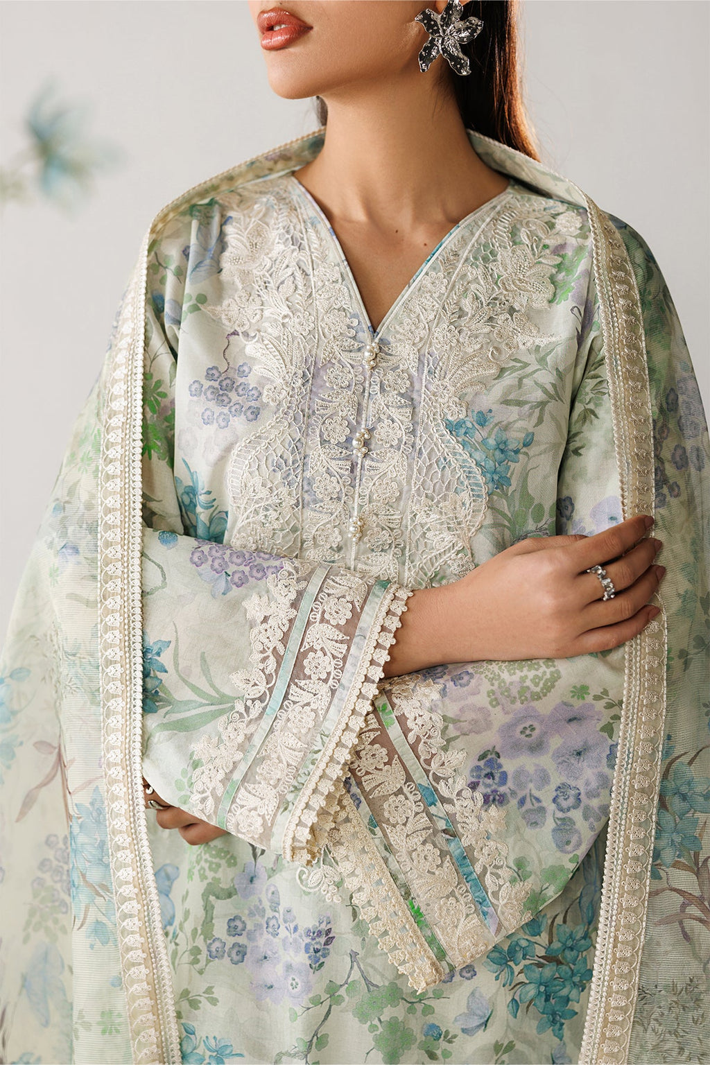Baroque | Embroidered lawn | UF-4417