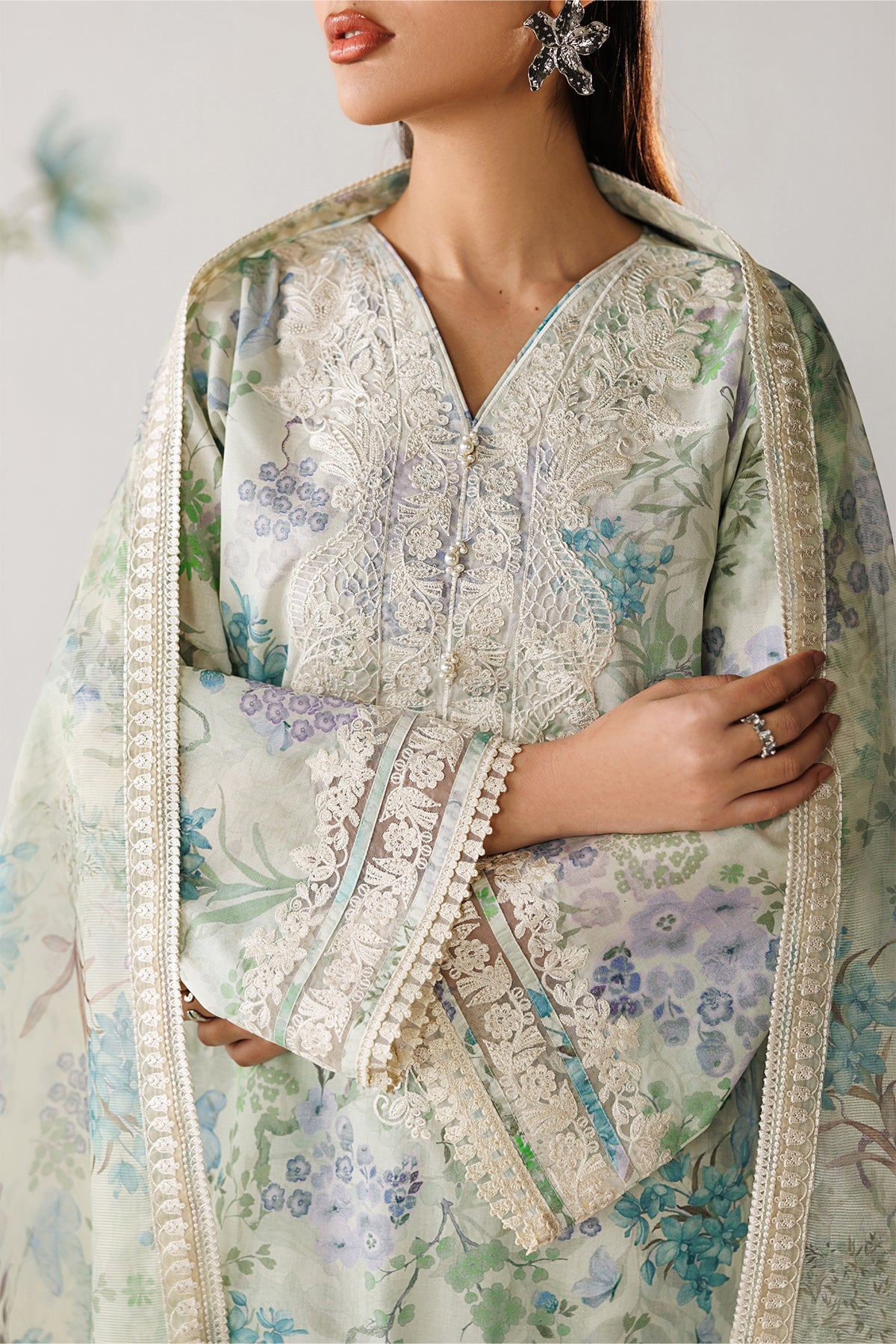 Baroque | Embroidered lawn | UF-4417