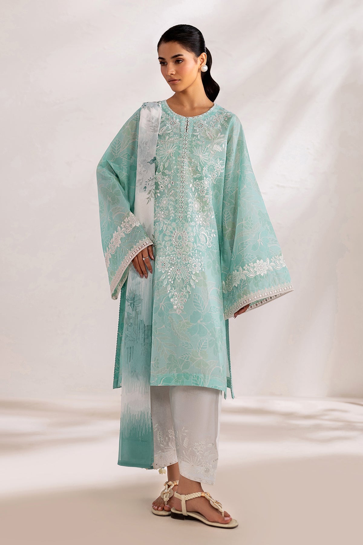 Baroque | Embroidered lawn | UF-4451