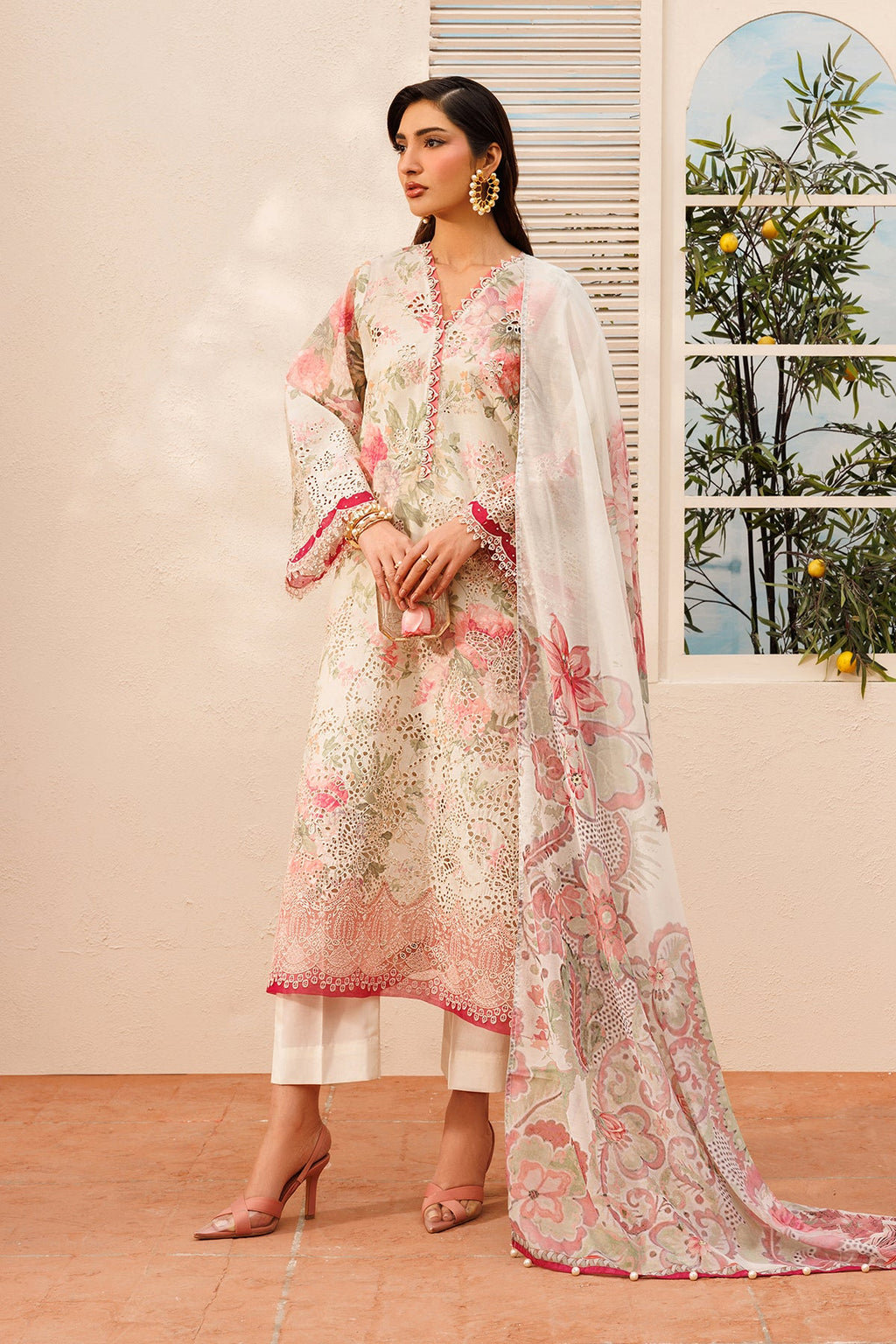 Baroque | Embroidered lawn | UF-4397