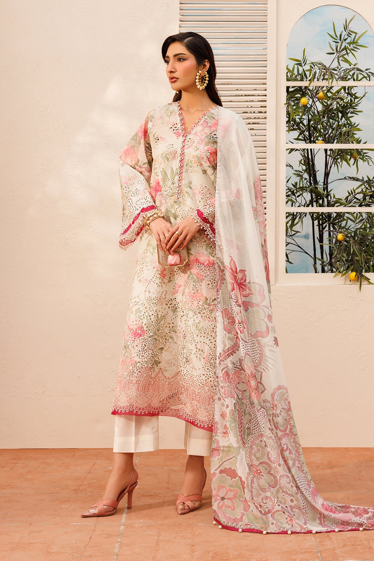 Baroque | Embroidered lawn | UF-4397