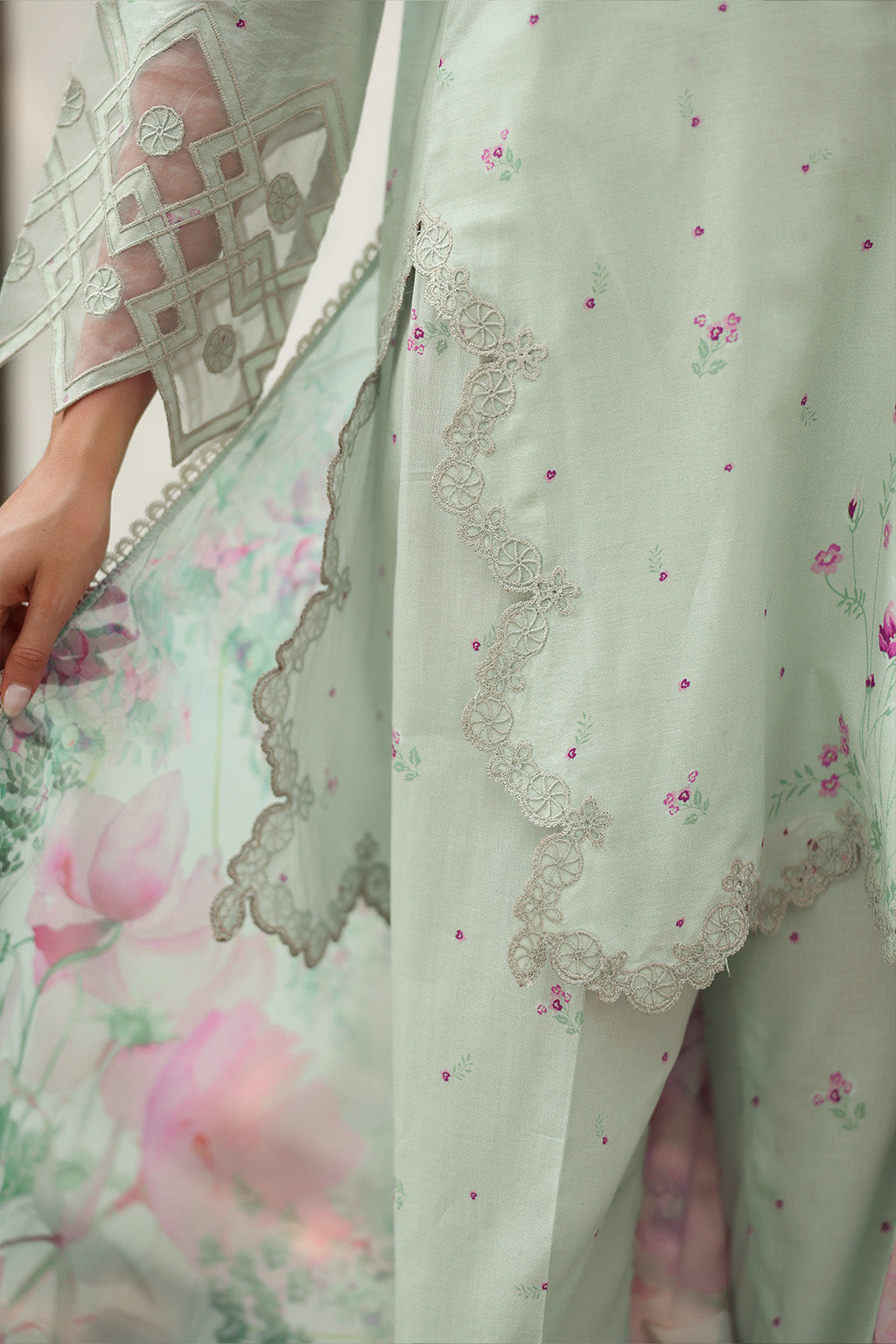 Iznik | Exclusive Printed Lawn | UE-500