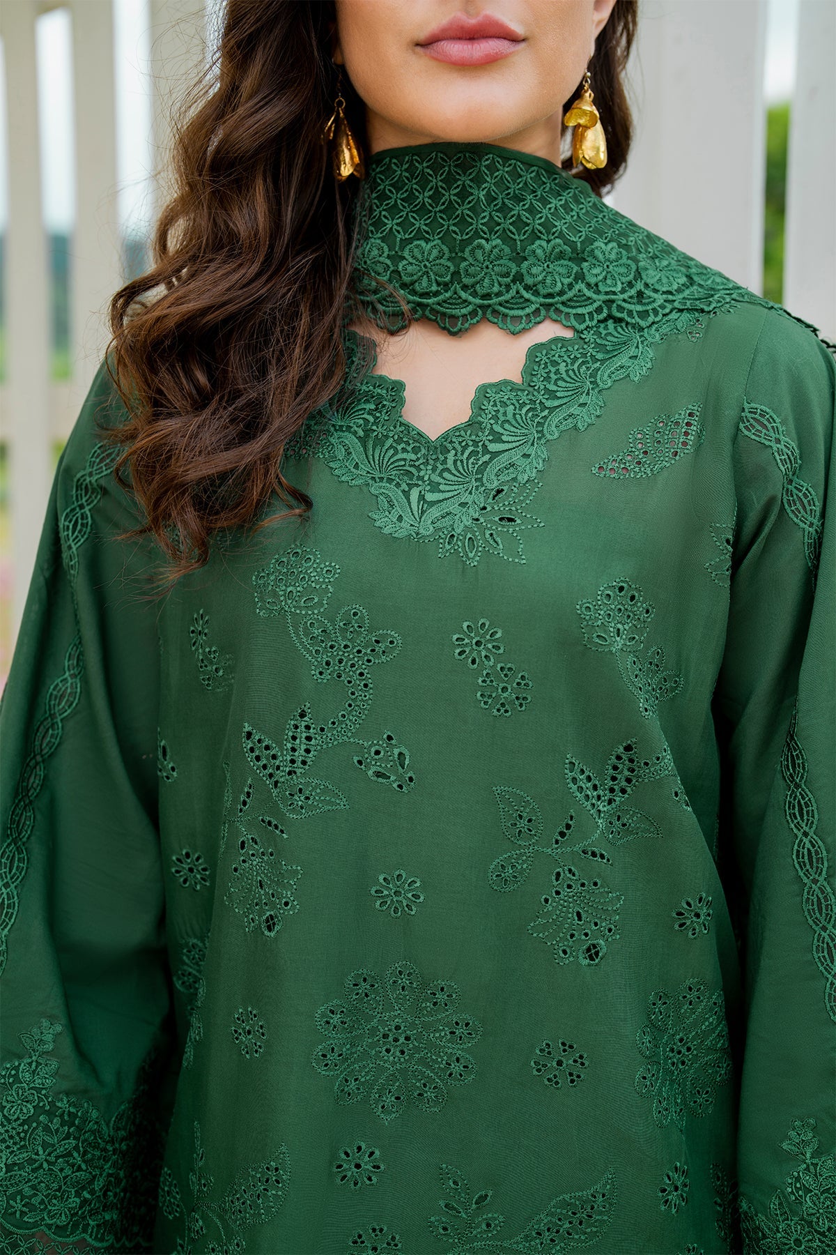 Baroque | Embroidered lawn | UF-4213