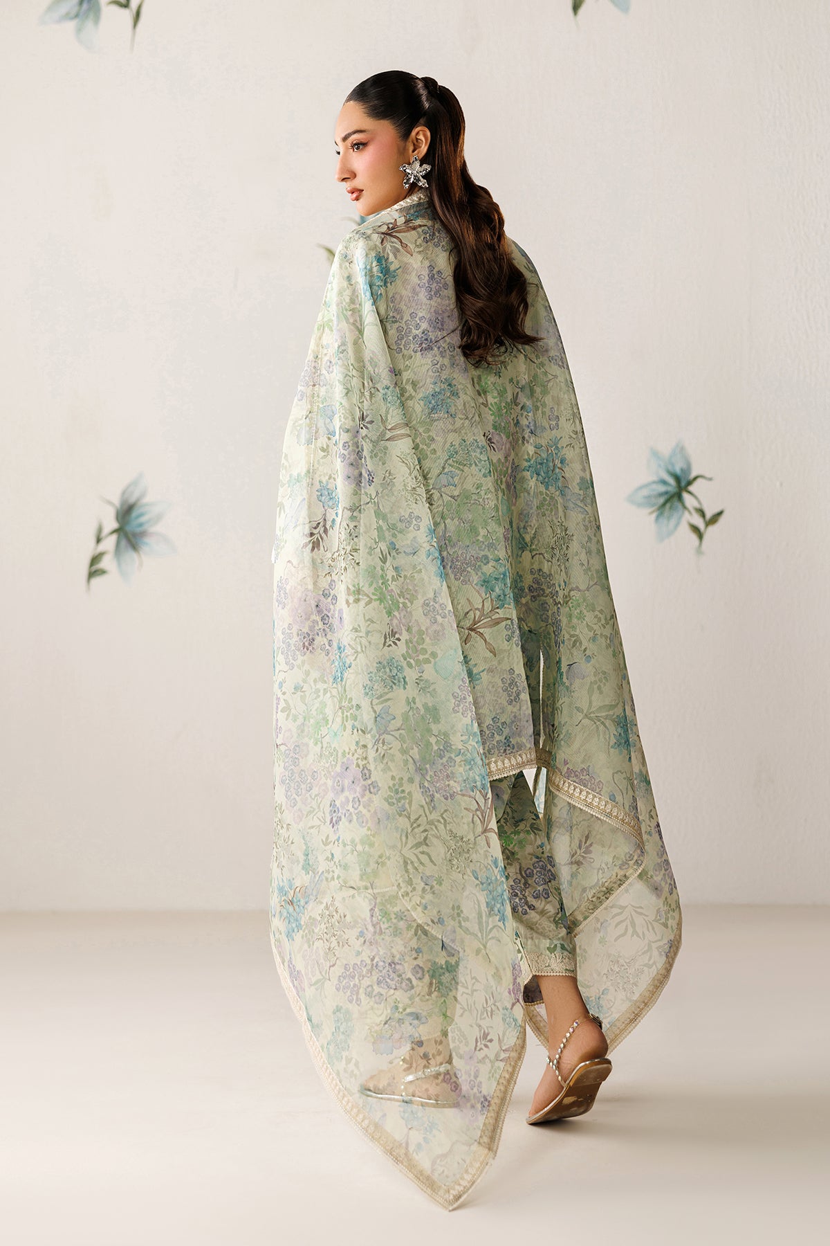Baroque | Embroidered lawn | UF-4417