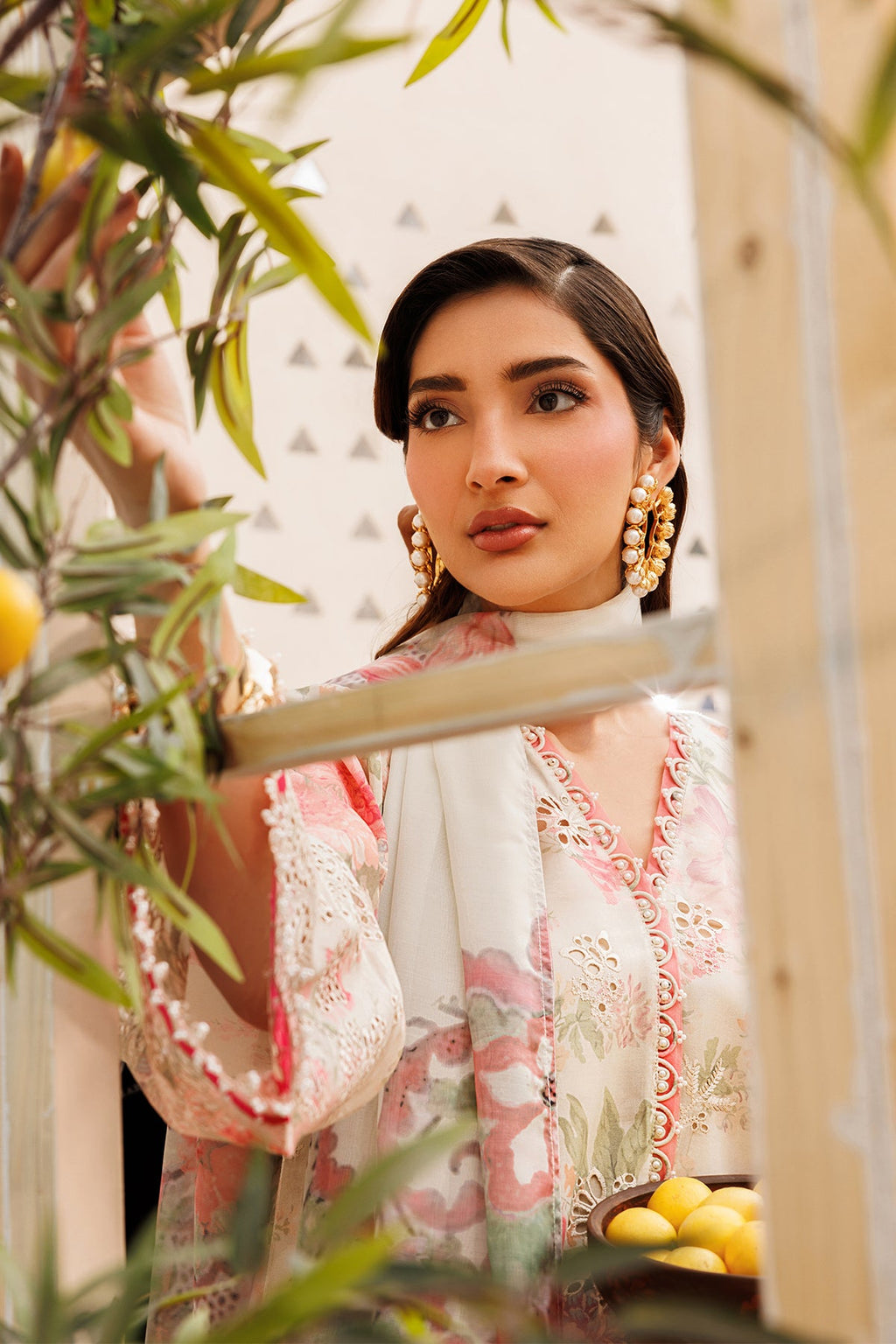 Baroque | Embroidered lawn | UF-4397