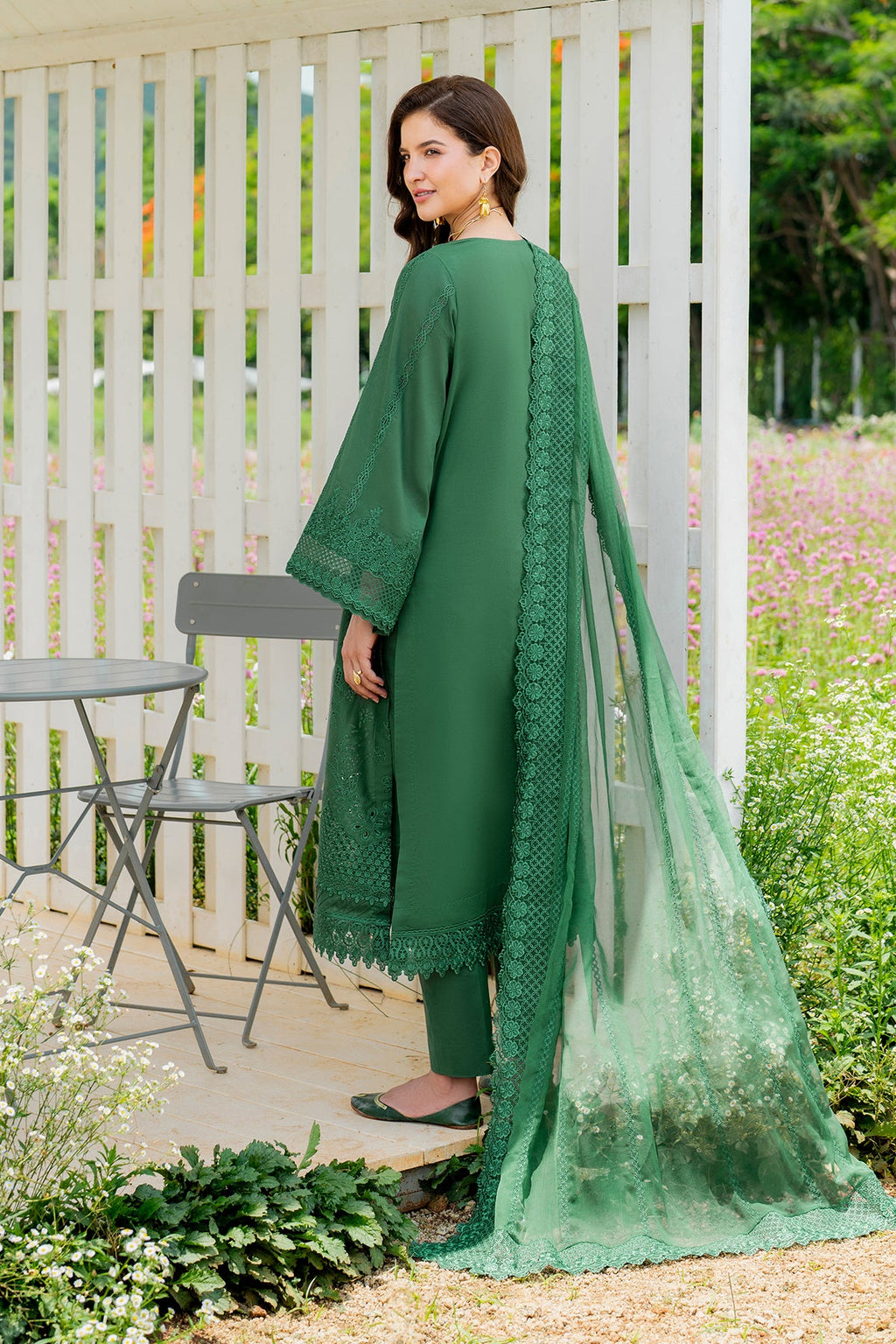 Baroque | Embroidered lawn | UF-4213
