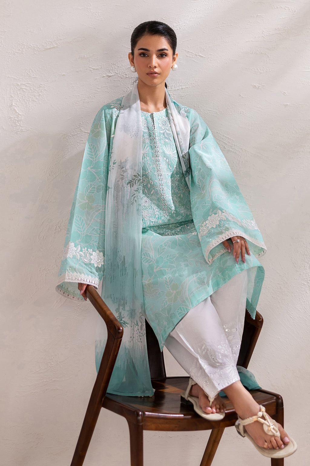 Baroque | Embroidered lawn | UF-4451