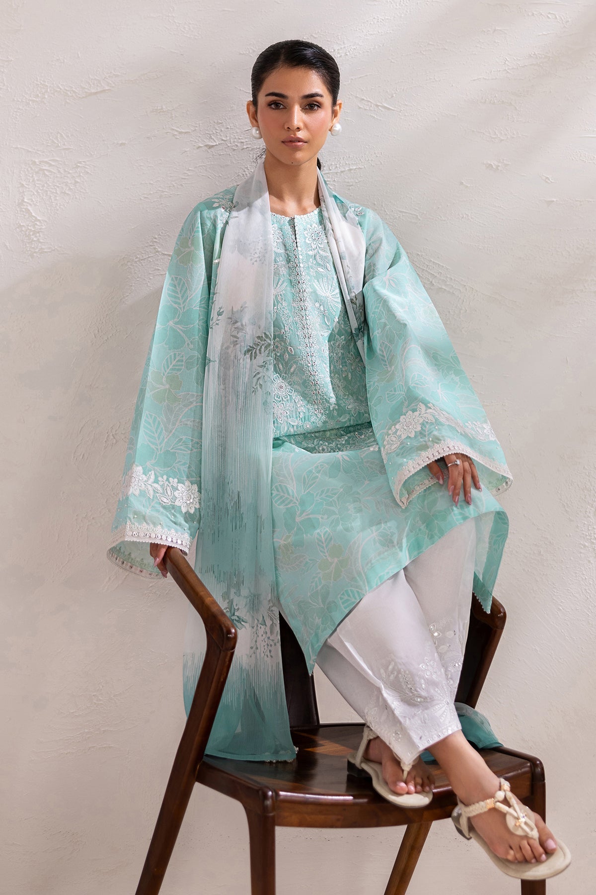Baroque | Embroidered lawn | UF-4451