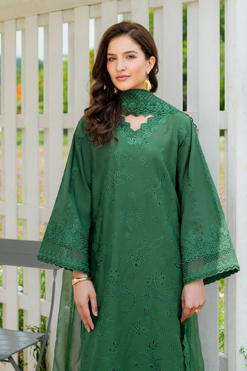 Baroque | Embroidered lawn | UF-4213