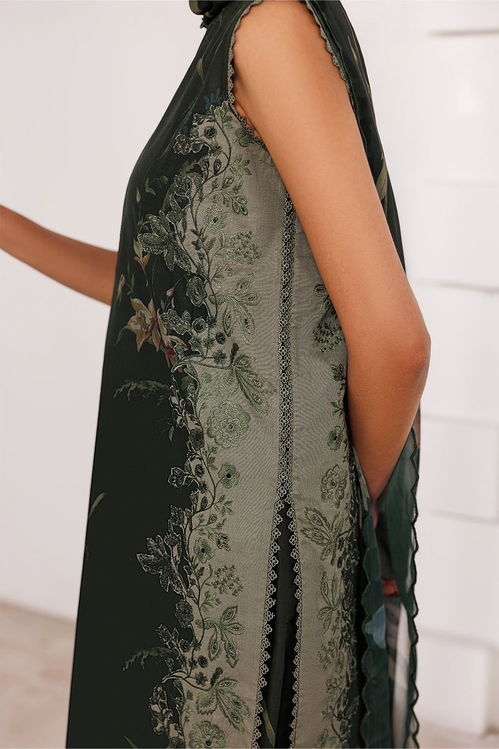 Iznik | Printed Lawn | UE-639