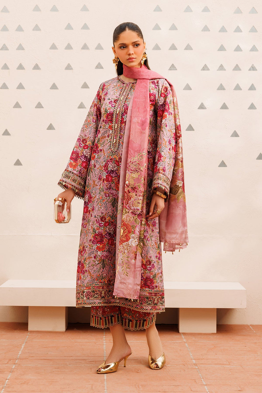 Baroque | Embroidered lawn | UF-4398