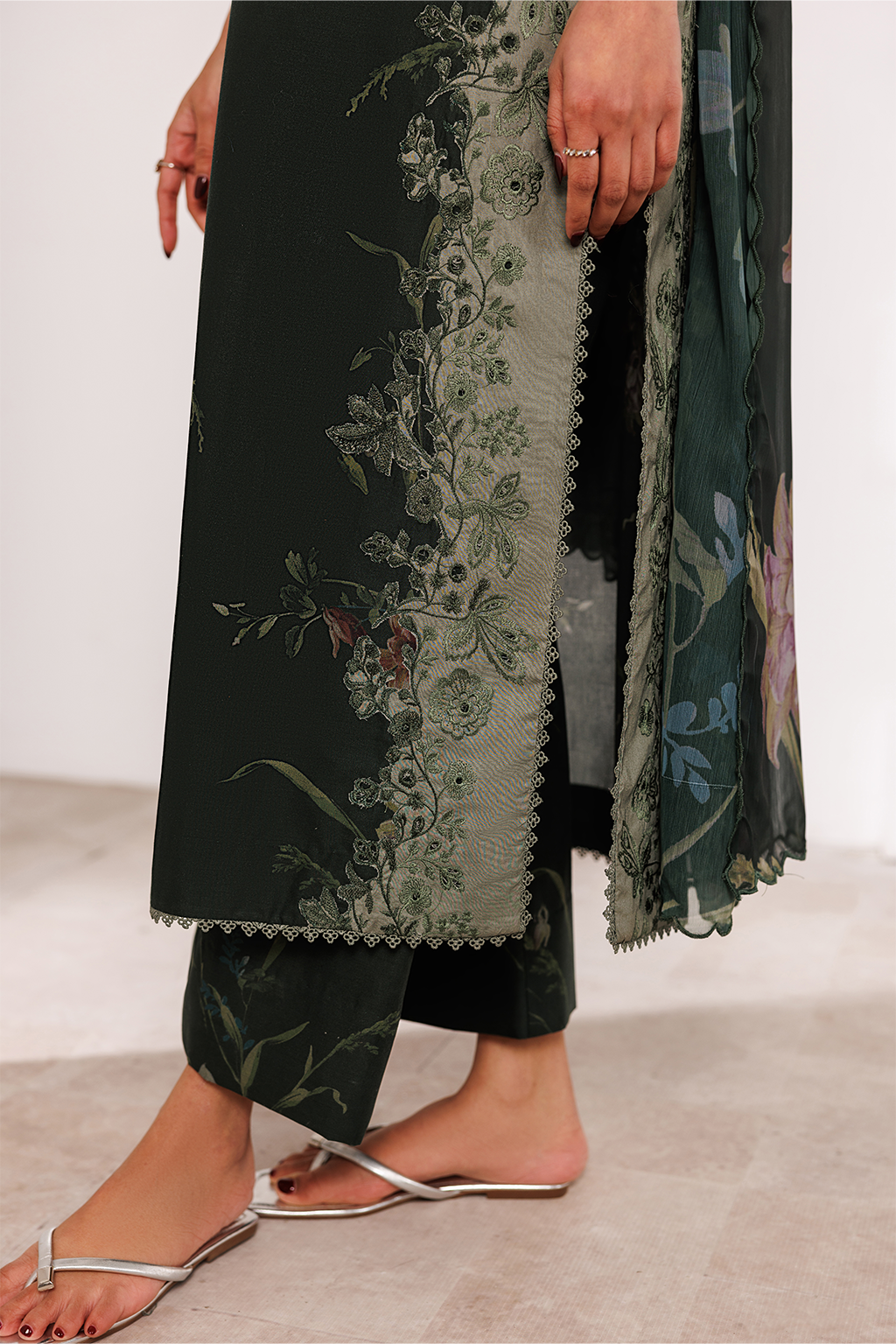 Iznik | Printed Lawn | UE-639